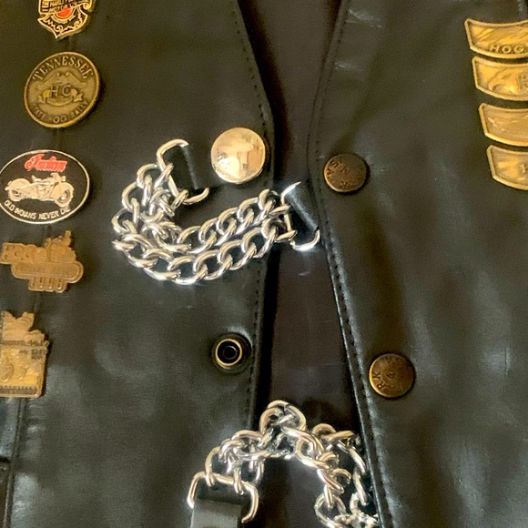 PARK V Vintage 90s Custom Black Leather Biker Vest w/Metal Pins-Patches -Size 42 - Picture 3 of 13